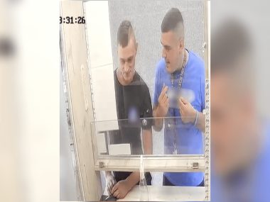 Poszukiwani złodzieje z Chorzowa. Okradli jeden z lombardów Poszukiwani złodzieje z Chorzowa