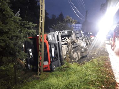 Kolizja w Zbrosławicach. Cysterna wylądowała na poboczu Kolizja w Zbrosławicach