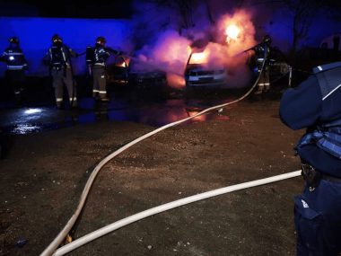 Pożar w centrum Tarnowskich Gór. Spłonęły trzy samochody Pożar w centrum Tarnowskich Gór