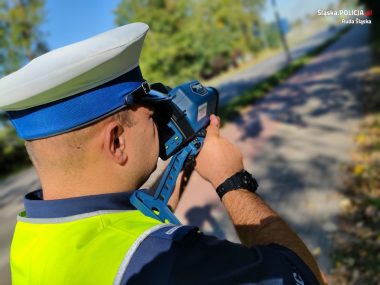 1000 złotych i 11 punktów. Jechał 71 km/h w strefie 30 112 przekroczeń prędkości i 99 mandatów - to bilans środy w Rudzie Śląskiej