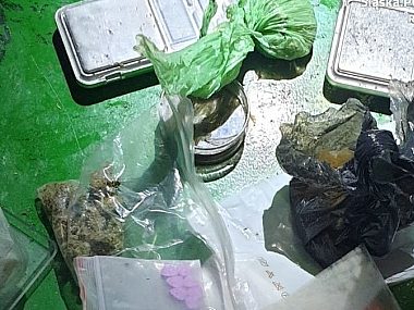 Trzech nastolatków na gigancie. Święta z narkotykami Świąteczne spotkanie przy dragach. Trzech nastolatków przyłapanych z narkotykami