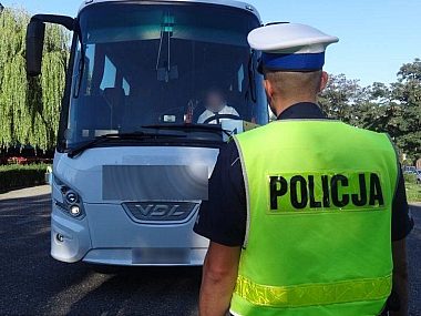 Pociechy wyjeżdżają na wakacje? Zadbajcie o bezpieczeństwo Dla bezpieczeństwa dzieci - warto zlecić kontrolę autokaru