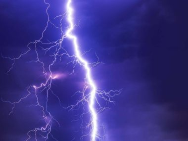 Uwaga! Silny wiatr i burze z gradem w całej Polsce Alert RCB