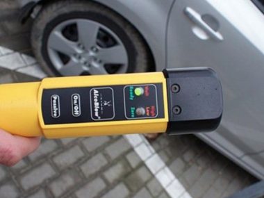 Pijany jak bela siadł za kółkiem. Miał prawie 4 promile! Alkomat