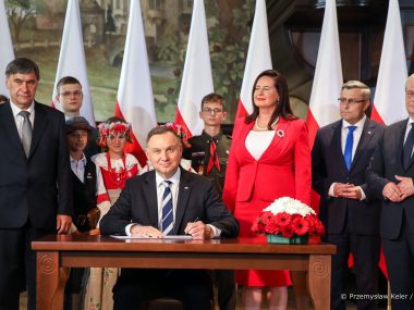 20 czerwca Narodowym Dniem Powstań Śląskich Andrzej Duda popisał ustawę