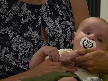 Artyści kontra TVN24 na lodzie by pomóc małemu Dominikowi Artyści kontra TVN24 na lodzie by pomóc małemu Dominikowi