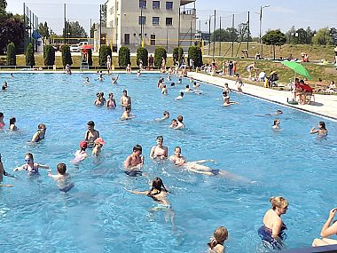"Sportowe Lato" na terenie MOSiR-u w Piekarach Basen MOSiR Piekary