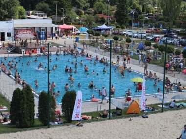Basen plenerowy MOSiR-u w Piekarach został zamknięty Basen zawiesza działalność