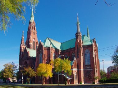 Płonęły drzwi bazyliki w Dąbrowie Górniczej Bazylika Najświętszej Maryi Panny Anielskiej w Dąbrowie1 Górniczej