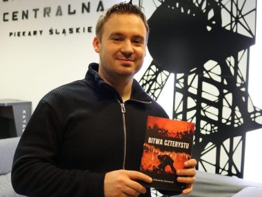 Książka Sebastiana Konowała dostępna w miejskiej bibliotece Bitwa czterystu Sebastian Konowoł