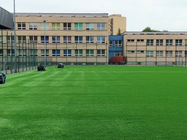 Dąbrowa Górnicza: Orlik przy SP29 z nową nawierzchnią Boisko przy SP29 w Dąbrowie Górniczej ma nową nawierzchnię