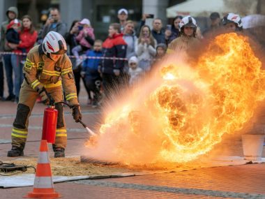 Był ogień! Strażackie pokazy na bytomskim rynku Był ogień i zachwyt publiczności Strażackie pokazy na bytomskim rynku