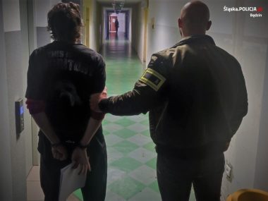 Agresywny 18-latek pobił 68-latka i ukradł mu telefon Będzińscy policjanci zatrzymali agresywnego 18-latka