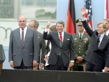 Wyręczał Reagana. I teraz opowie o tym studentom z Zagłębia Ronald Reagan