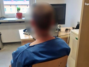 Pobił przypadkowych przechodniów, później groził policjantom Chorzowianin pobił przypadkowych przechodniów później groził policjantom