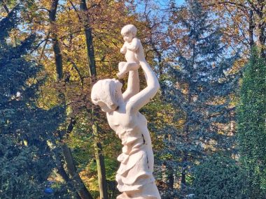 Chorzowska rzeźba matki z dzieckiem zostanie odnowiona Chorzowska rzeźba matki z dzieckiem zostanie odnowiona