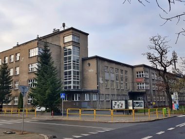 Ile zarabiają nauczyciele w Chorzowie? Chorzów Liceum Batorego