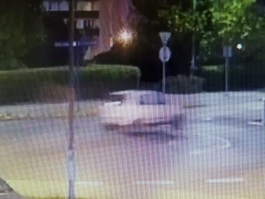 Matiz przeleciał nad rondem w Chorzowie Chorzów Matiz przeleciał nad rondem