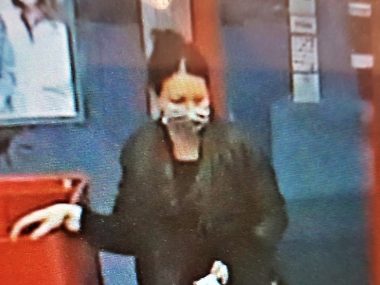 Kradła kosmetyki w Chorzowie. Poszukuje jej policja Chorzów poszukiwana za kradzież kosmetyków