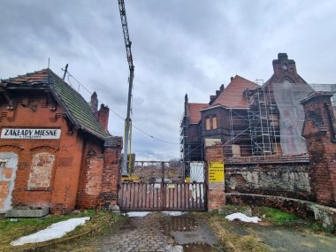 Zabytek zniszczono. Będzie osiedle. Dobrze, że nie market Chorzów. Pozostałości Rzeźni Miejskiej