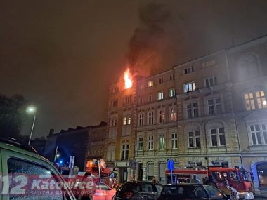 Groźny pożar w Chorzowie. Ewakuowano 13 osób Chorzów Pożar na ul Powstańców