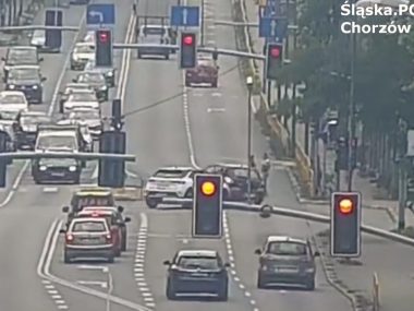 Tragedia była blisko. Zobaczcie nagranie z Chorzowa Chorzów Tragedia była blisko Niebezpieczna sytuacja na drodze
