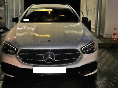 Skradziony luksusowy Mercedes i... narkotyki Chorzów Zatrzymano kradzionego Mercedesa