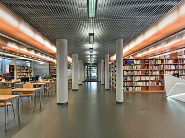 XVI Tyskie Dni Literatury: spotkania z autorami, cz. 2 Czytelnia biblioteki w tyskiej Mediatece