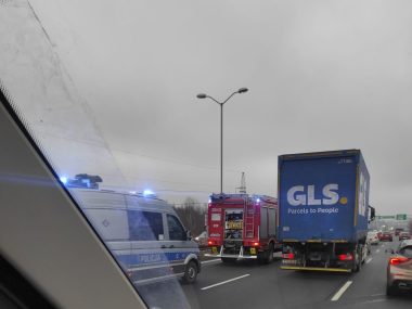 Zderzenie dwóch samochodów osobowych na DK86 DK86 kolizja