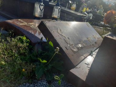 Proboszcz Parafii Św. Józefa wygłosił kazanie o nagrobkach Dewastacja grobów Piekary