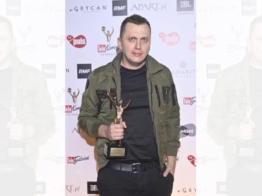 Wojciech Bojanowski z Knurowa otrzymał Telekamerę Dziennikarz Wojciech Bojanowski z Telekamerą