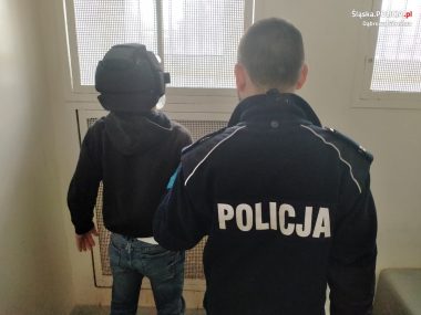Napadł na przechodnia, ukradł mu 1500 złotych Dąbrowscy policjanci zatrzymali sprawcę rozboju