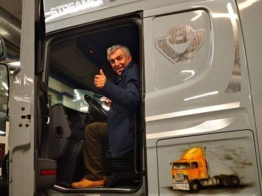 Fardin Kazemi, irański kierowca. Fardin Kazemi, irański kierowca.
