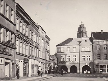 Gliwice w latach 60. Czasy, gdy Rynek był wielkim parkingiem Gliwice widok na rynek