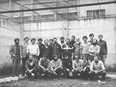 Świadectwa internowanych. Spotkanie w dąbrowskiej bibliotece Grupa internowanych w Załężu koło Rzeszowa rok 1982