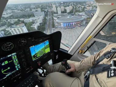 Policyjny śmigłowiec Bell 407GXi lata nad Katowicami Helikopter policyjny Katowice 8