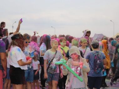 Holi Święto Kolorów ponownie w Piekarach Śląskich Holi Święto Kolorów powraca do Piekar