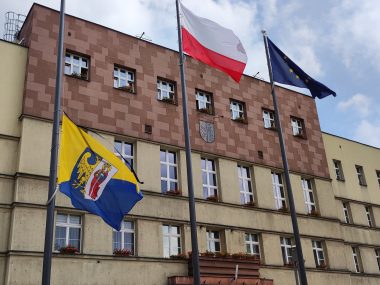 Kto zostanie prezydentem Rudy Śląskiej? Na znak żałoby flagę opuszczono do połowy masztu