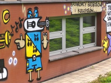 Nocne (z)mazy Drexa Nowe graffiti na Szkole Muzycznej w Rudzie Śląskiej