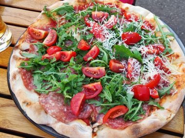 Kojarzycie bar "Wieża"? Teraz jest tam pizzeria. I to jaka! Nowa pizzeria w Nowym Bytomiu
