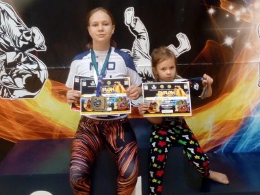 Spuszcza łomot na całym świecie! Małgosia i Nina Baucz - nasze mistrzynie w ju-jitsu