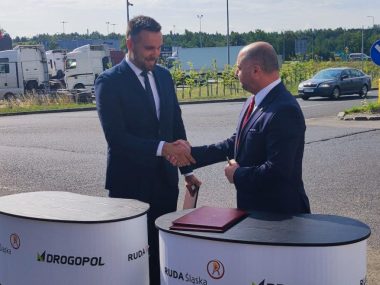 Budowa kolejnego odcinka N-S już wkrótce. Umowa podpisana Michał Pierończyk i Maciej Szczyrbowski podpisali dziś umowę na budowę kolejnego odcinka N-S