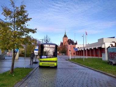 Wsiądź do busa bez kierowcy i rozpocznij wyjątkową podróż IMG 20231114 091804161 HDR
