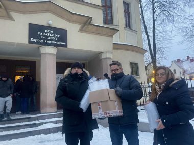 Nowe Zabrze dla PCK Przekazanie pojemników dla PCK