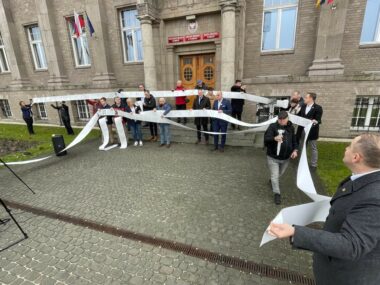 330 metrów niezałatwionych spraw Długa lista niezałatwionych spraw