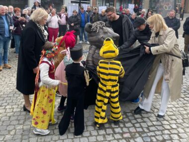 Tygrysek z bajki Janoscha Odsłonięcie pomnika Tygryska