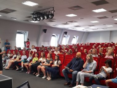 „Jak na studiach”. Ciekawe zajęcia dla dzieci i młodzieży Koniec roku akademickiego w UDM