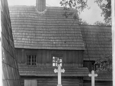Czy to kościółek w parku Kościuszki? Niezupełnie! Kościółek św. Michała Archanioła w Syryni