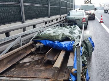 Z kradzionymi torami kolejowymi wpadli na autostradzie Kradzione tory kolejowe Piekary Slaskie