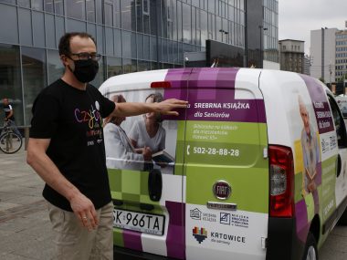 Kampania #CzytanieRządzi też w Katowicach Książkobus, Katowice